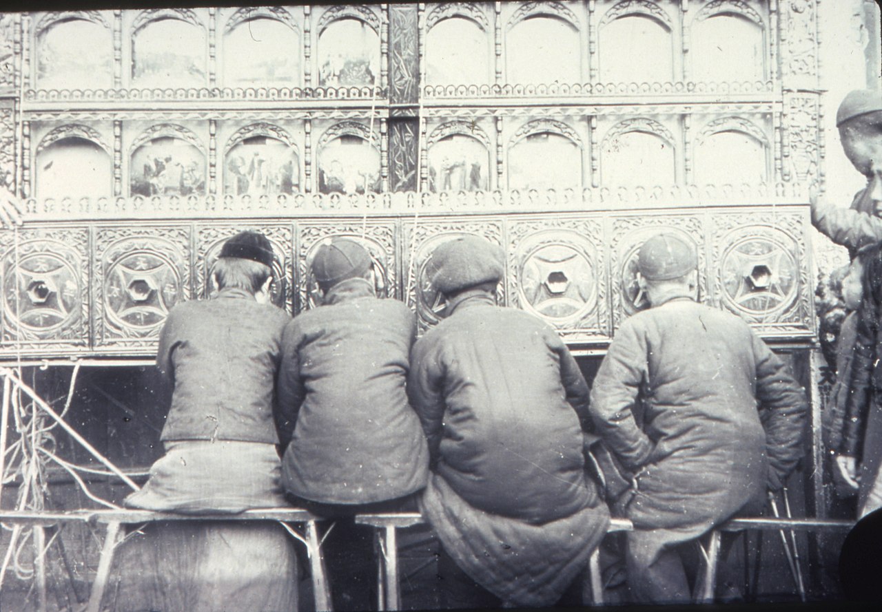 A_peep_show_Changde_Hunan_China_ca.1900-1919_IMP-YDS-RG008-358-0008-0013.jpg